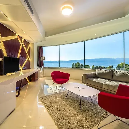 Laki & Hotell 4*